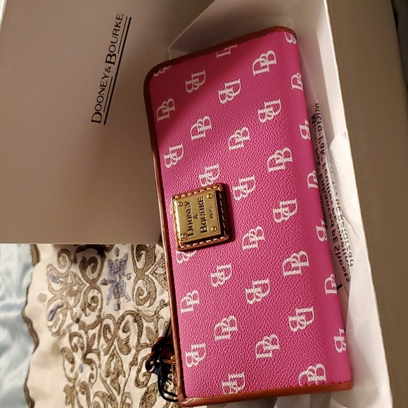 Dooney & Bourke Bags Dooney Bourke Pebble Grain Continental Clutch